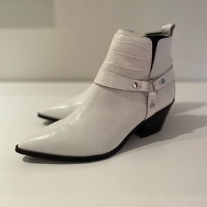 ALDO white ankle boots size 8